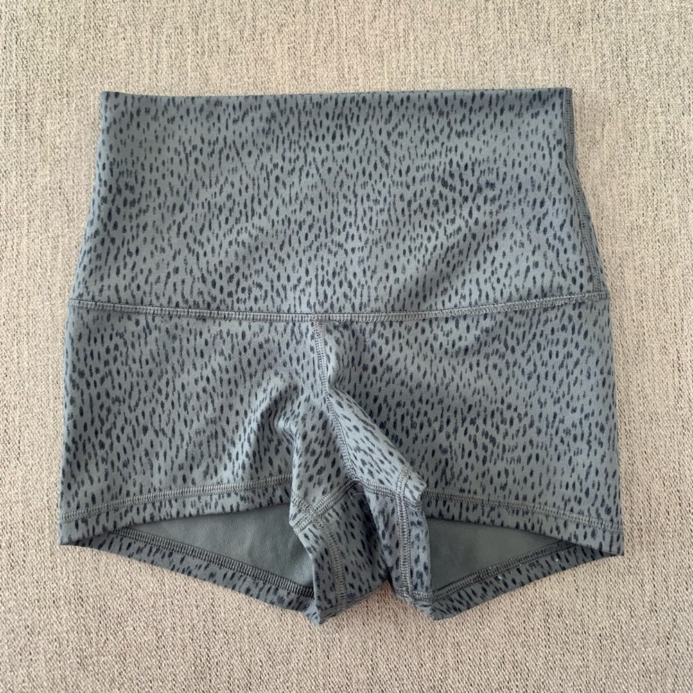 lululemon spandex shorts / size 4 / offers welcome!